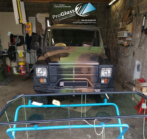 Remplacement de pare-brise sur Peugeot P4